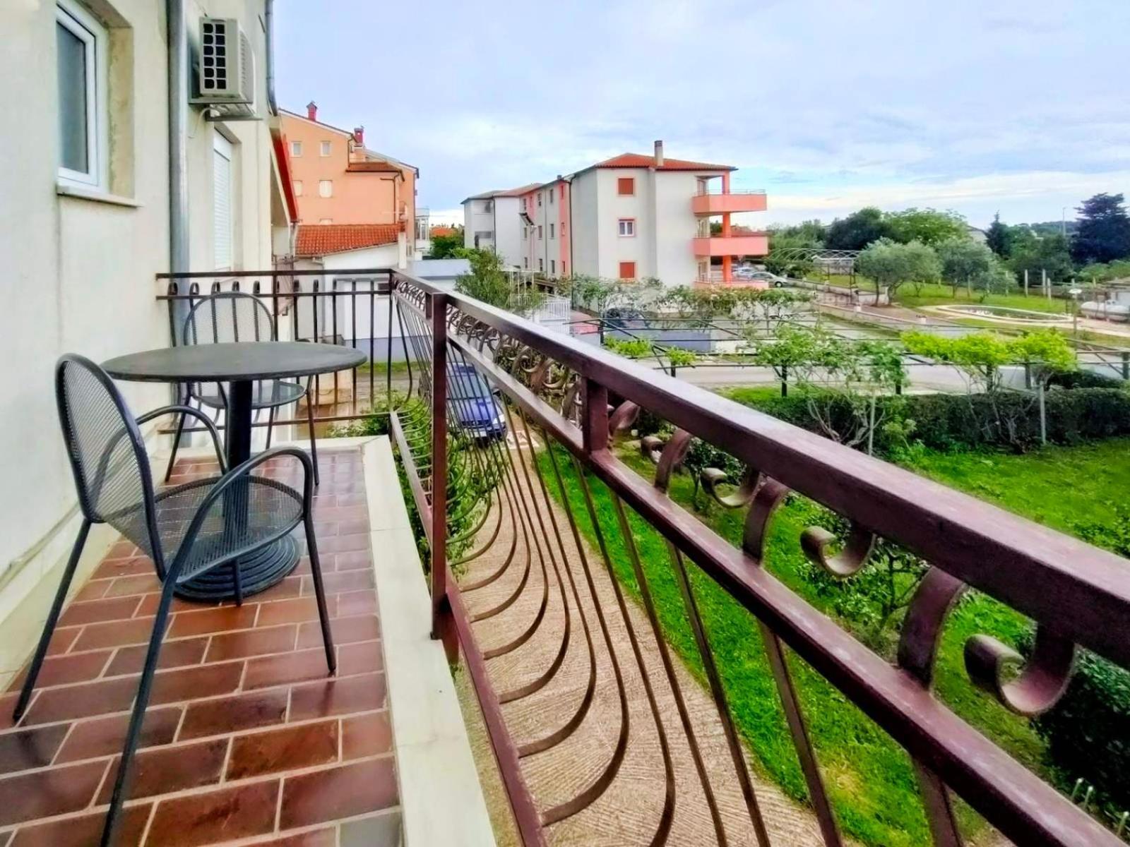 Apartments Zova 梅杜林 外观 照片
